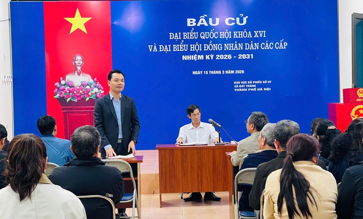 Lãnh đạo Đảng ủy xã Bát Tràng dự sinh hoạt chi bộ, giao nhiệm vụ trọng tâm gắn với công tác bầu cử- Ảnh 2.