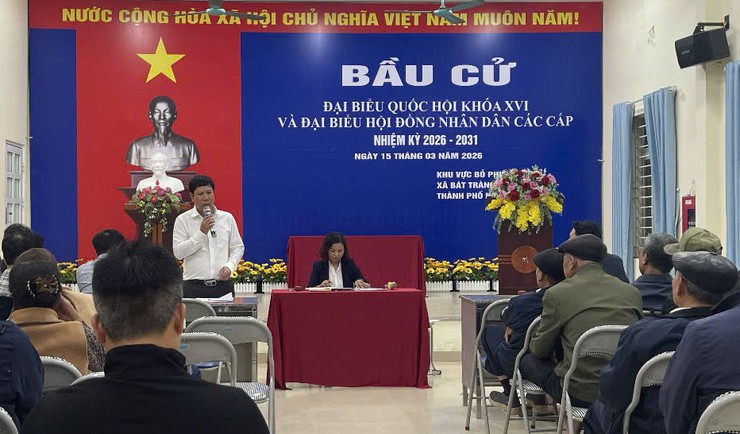 Lãnh đạo Đảng ủy xã Bát Tràng dự sinh hoạt chi bộ, giao nhiệm vụ trọng tâm gắn với công tác bầu cử- Ảnh 1.