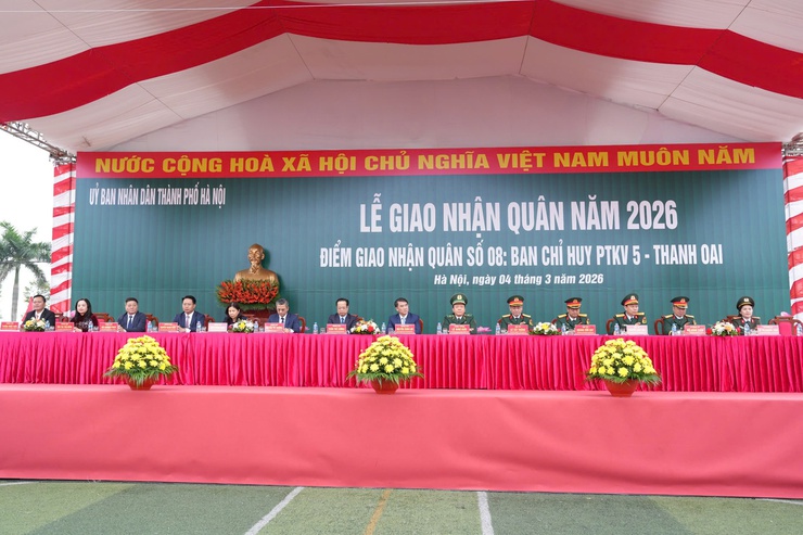 Trang trọng Lễ giao- nhận quân năm 2026 tại điểm giao quân xã Thanh Oai- Ảnh 4.