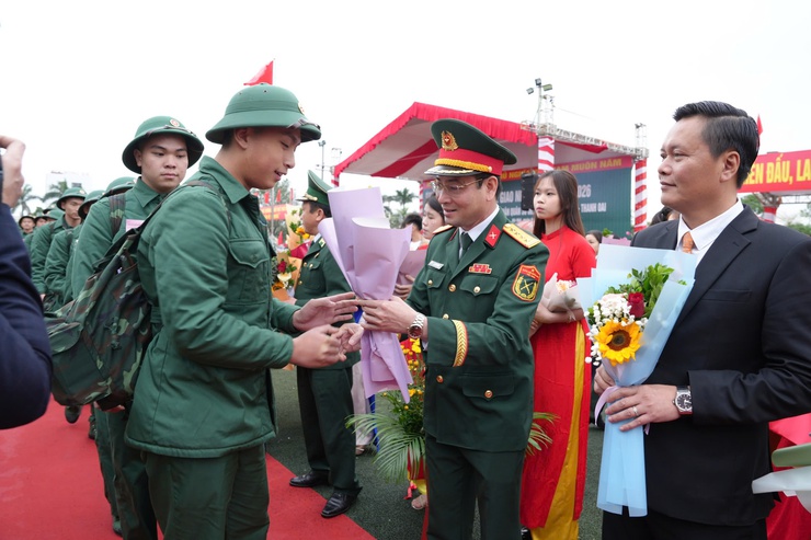 Trang trọng Lễ giao- nhận quân năm 2026 tại điểm giao quân xã Thanh Oai- Ảnh 21.