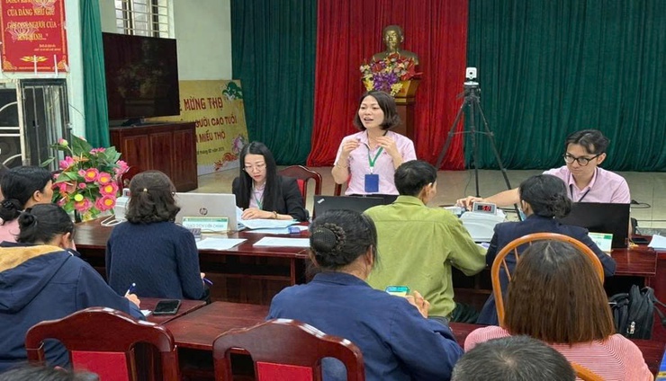 Ngân hàng Chính sách xã hội Sóc Sơn thực hiện huy động tiền gửi tiết kiệm tại các Điểm giao dịch.- Ảnh 1.