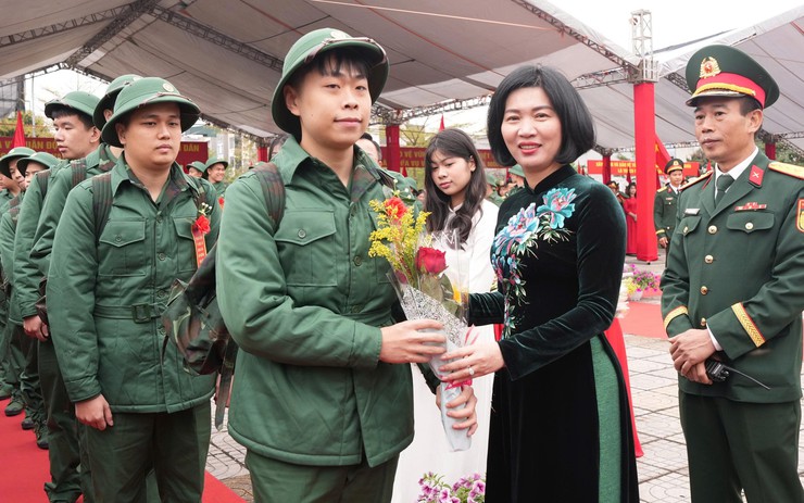 36 thanh niên ưu tú xã Bát Tràng lên đường nhập ngũ, viết tiếp truyền thống quê hương anh hùng- Ảnh 6.