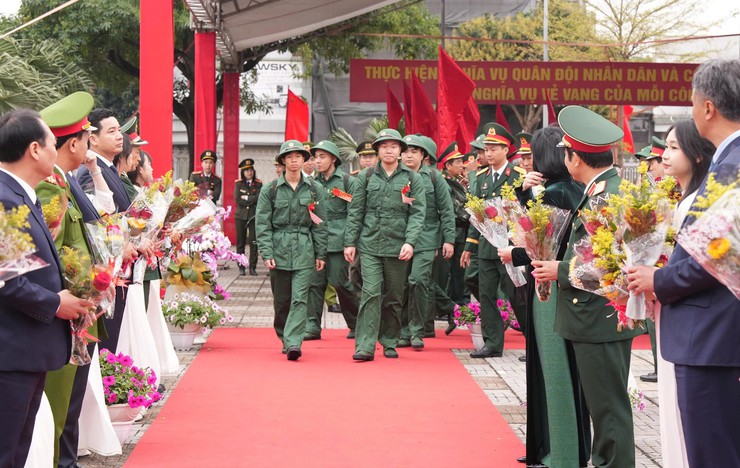 36 thanh niên ưu tú xã Bát Tràng lên đường nhập ngũ, viết tiếp truyền thống quê hương anh hùng- Ảnh 5.