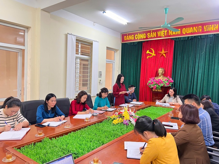 Chi bộ Mặt trận tổ quốc Việt Nam xã và Chi bộ Văn phòng Đảng uỷ sinh hoạt chuyên đề tháng 3 về công tác bầu cử đại biểu Quốc hội khóa XVI và đại biểu Hội đồng nhân dân các cấp nhiệm kỳ 2026 - 2031.- Ảnh 3.