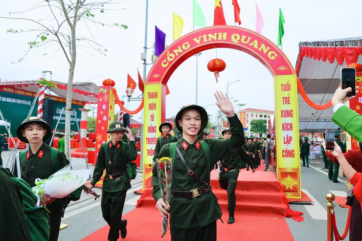 Xã Phú Nghĩa: 52 công dân ưu tú lên đường thực hiện nghĩa vụ thiêng liêng với Tổ quốc- Ảnh 17.