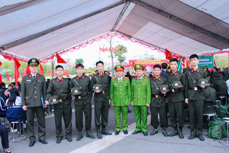 Xã Phú Nghĩa: 52 công dân ưu tú lên đường thực hiện nghĩa vụ thiêng liêng với Tổ quốc- Ảnh 11.