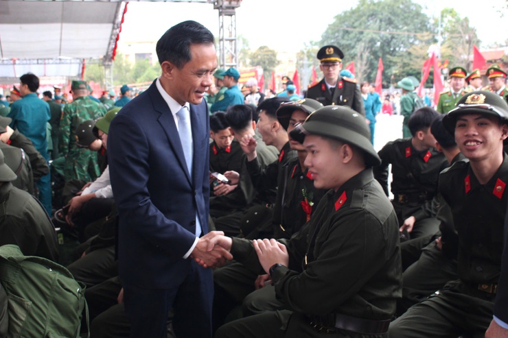 61 thanh niên phường Chương Mỹ hăng hái lên đường nhập ngũ- Ảnh 6.