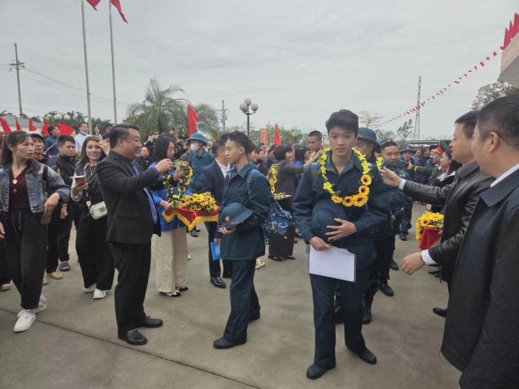 60 thanh niên xã Bình Minh hăng hái lên đường nhập ngũ- Ảnh 6.
