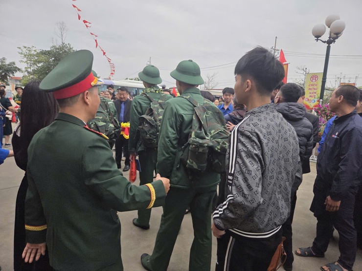 60 thanh niên xã Bình Minh hăng hái lên đường nhập ngũ- Ảnh 7.