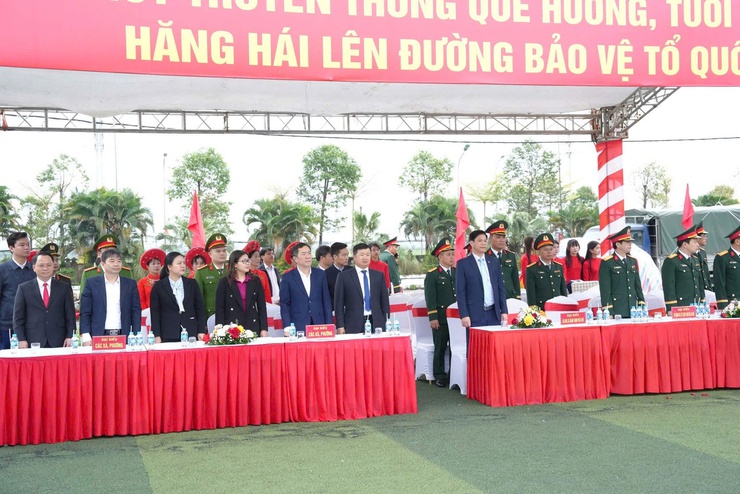  DÂN HÒA BÀN GIAO 40 TÂN BINH TẠI LỄ GIAO, NHẬN QUÂN NĂM 2026 - Ảnh 1.