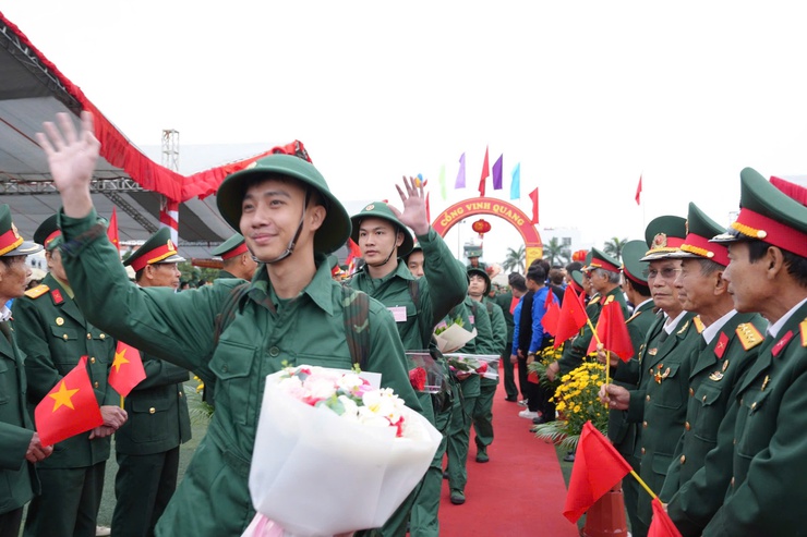  DÂN HÒA BÀN GIAO 40 TÂN BINH TẠI LỄ GIAO, NHẬN QUÂN NĂM 2026 - Ảnh 9.
