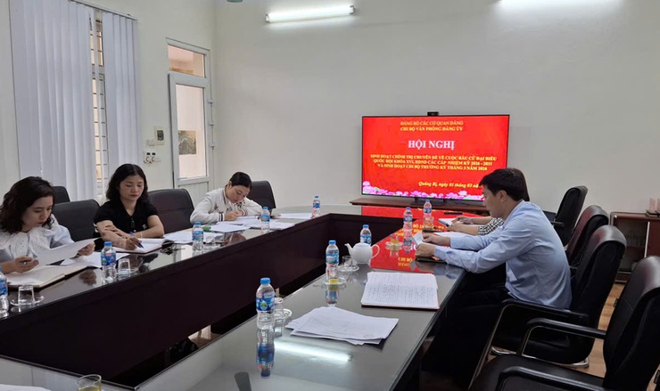 Chi bộ Mặt trận tổ quốc Việt Nam xã và Chi bộ Văn phòng Đảng uỷ sinh hoạt chuyên đề tháng 3 về công tác bầu cử đại biểu Quốc hội khóa XVI và đại biểu Hội đồng nhân dân các cấp nhiệm kỳ 2026 - 2031.- Ảnh 5.