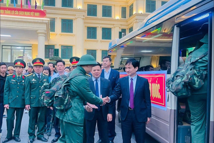 Xã Phúc Thọ tổ chức Lễ tiễn chân và đưa tân binh lên đường nhập ngũ thực hiện Nghĩa vụ Quân sự và nghĩa vụ tham gia Công an Nhân dân năm 2026- Ảnh 6.