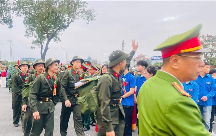 Xã Phúc Thọ tổ chức Lễ tiễn chân và đưa tân binh lên đường nhập ngũ thực hiện Nghĩa vụ Quân sự và nghĩa vụ tham gia Công an Nhân dân năm 2026- Ảnh 8.