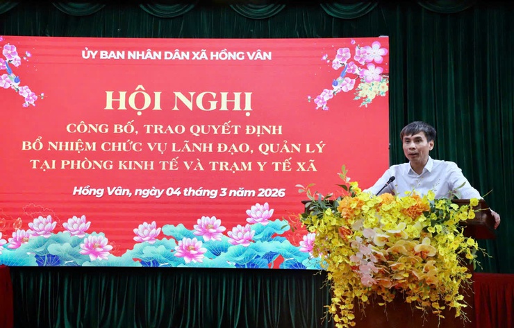 Xã Hồng Vân tổ chức hội nghị trao quyết định bổ nhiệm chức vụ Phó Giám đốc Trạm y tế xã và Phó Trưởng phòng Kinh tế xã. - Ảnh 3.