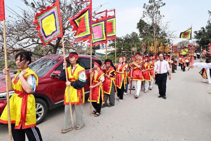 LÃNH ĐẠO XÃ HOÀ XÁ DÂNG HƯƠNG, CHÚC MỪNG LỄ HỘI TRUYỀN THỐNG THÔN PHÙ LƯU THƯỢNG- Ảnh 2.