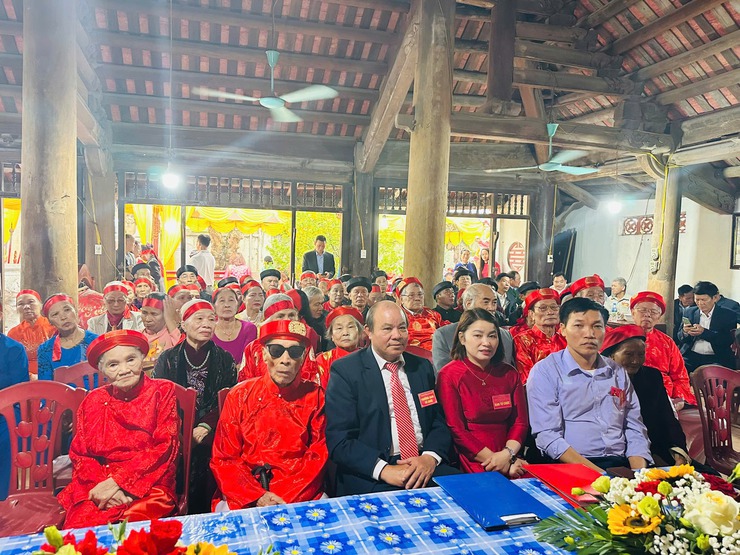 LÃNH ĐẠO XÃ HOÀ XÁ DÂNG HƯƠNG, CHÚC MỪNG LỄ HỘI TRUYỀN THỐNG THÔN PHÙ LƯU THƯỢNG- Ảnh 3.