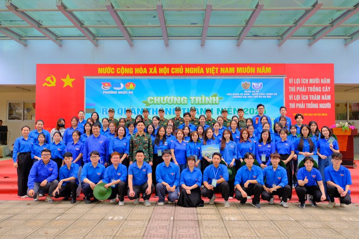 Đoàn phường Ngọc Hà phát động Tháng Thanh niên năm 2026 và ra quân vệ sinh môi trường- Ảnh 5.