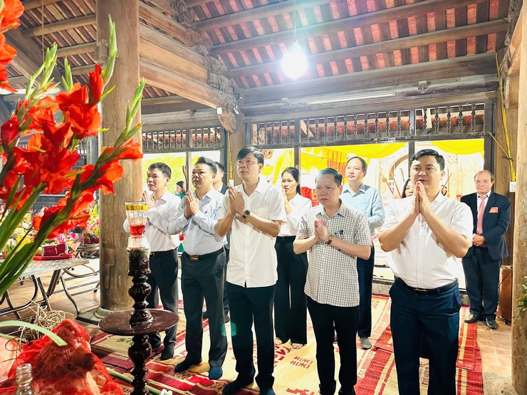 LÃNH ĐẠO XÃ HOÀ XÁ DÂNG HƯƠNG, CHÚC MỪNG LỄ HỘI TRUYỀN THỐNG THÔN PHÙ LƯU THƯỢNG- Ảnh 1.