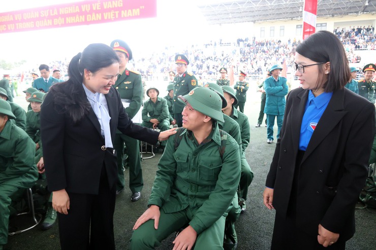 Xã Hòa Phú tiễn chân 45 nam thanh niên lên đường nhập ngũ 2026

- Ảnh 7.