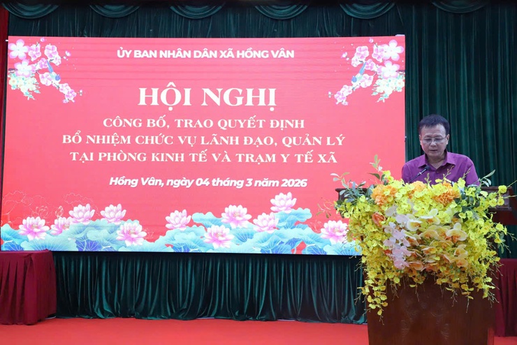 Xã Hồng Vân tổ chức hội nghị trao quyết định bổ nhiệm chức vụ Phó Giám đốc Trạm y tế xã và Phó Trưởng phòng Kinh tế xã. - Ảnh 4.