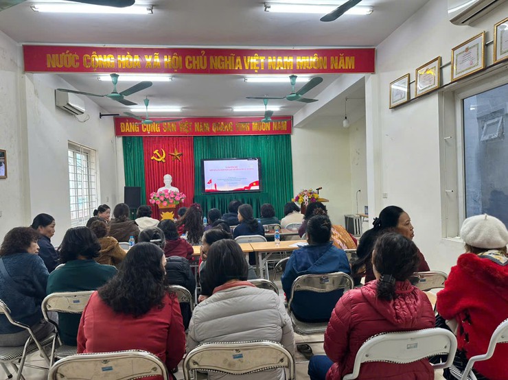 Phụ nữ phường Long Biên tích cực tham gia hỗ trợ công tác bầu cử đại biểu Quốc hội khoá XVI và bầu cử Hội đồng nhân dân các cấp, nhiệm kỳ 2026 - 2031- Ảnh 1.