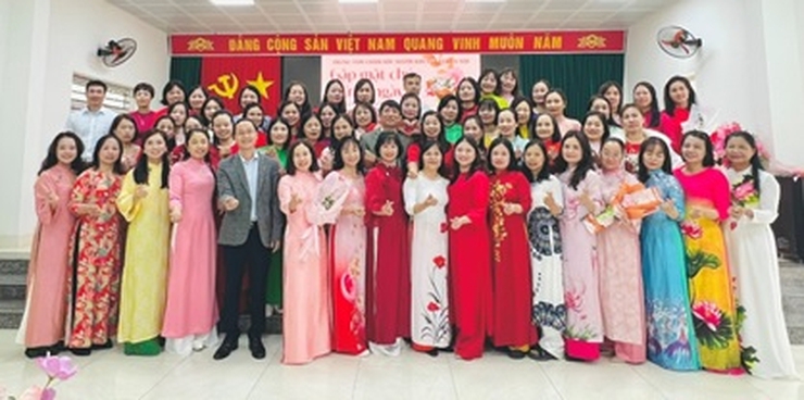 Tôn vinh Phụ nữ - Lan toả yêu thương tại Trung tâm Chăm sóc người khuyết tật Hà Nội- Ảnh 3.