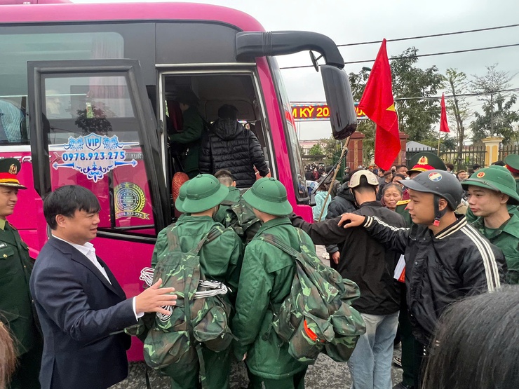 VỮNG BƯỚC TÒNG QUÂN – TUỔI TRẺ NGỌC HỒI TỰ HÀO TIẾP BƯỚC CHA ANH- Ảnh 2.