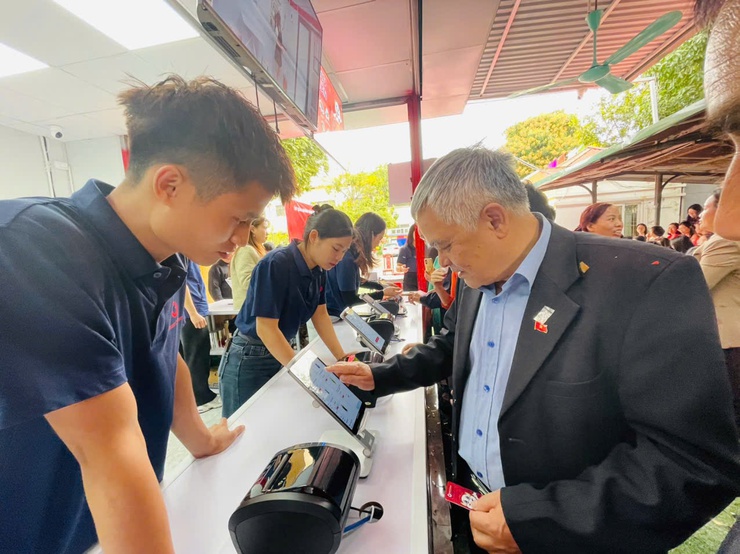 Phường Việt Hưng tiếp tục cho ra mắt mô hình “Smart Canteen” tại 03 cơ sở giáo dục- Ảnh 17.