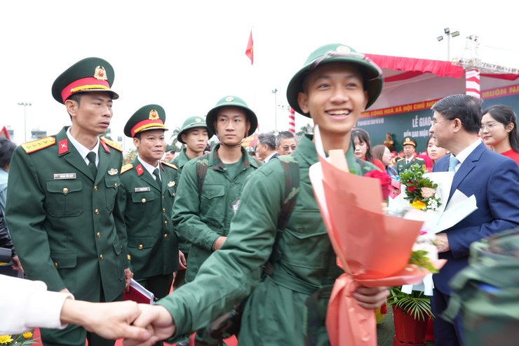 Rộn ràng Ngày hội tòng quân 2026 tại điểm giao quân Thanh Oai – Tự hào 64 tân binh Hòa Xá hang hái lên đường- Ảnh 10.