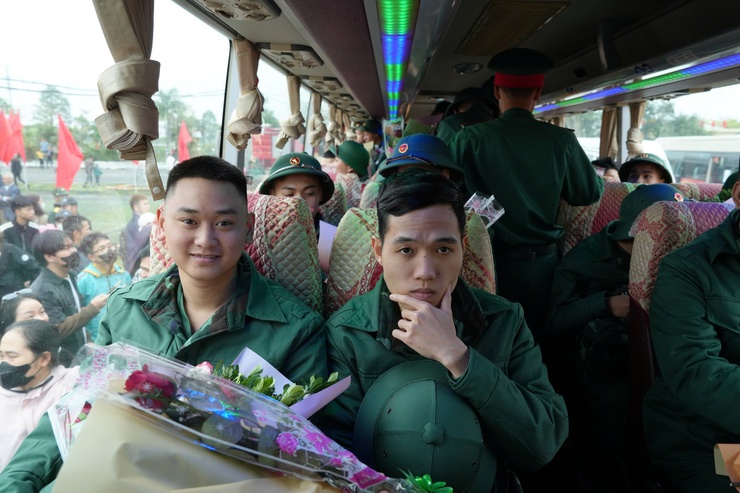 Rộn ràng Ngày hội tòng quân 2026 tại điểm giao quân Thanh Oai – Tự hào 64 tân binh Hòa Xá hang hái lên đường- Ảnh 5.