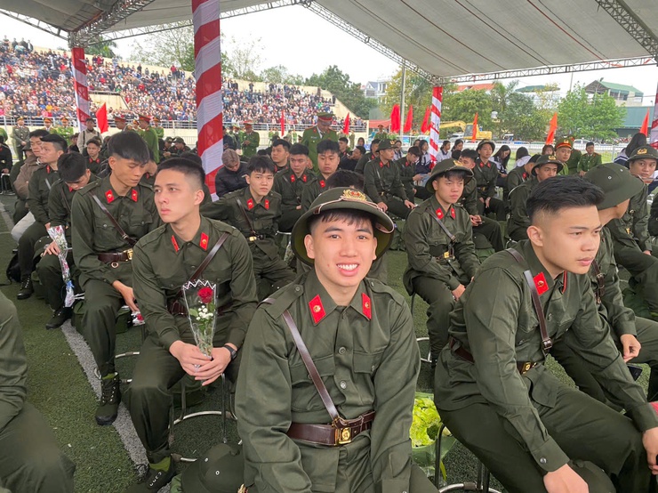 Rộn ràng Ngày hội tòng quân 2026 tại điểm giao quân Thanh Oai – Tự hào 64 tân binh Hòa Xá hang hái lên đường- Ảnh 12.