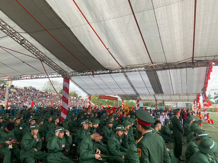 Rộn ràng Ngày hội tòng quân 2026 tại điểm giao quân Thanh Oai – Tự hào 64 tân binh Hòa Xá hang hái lên đường- Ảnh 14.