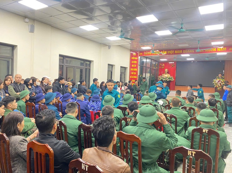 Rộn ràng Ngày hội tòng quân 2026 tại điểm giao quân Thanh Oai – Tự hào 64 tân binh Hòa Xá hang hái lên đường- Ảnh 6.