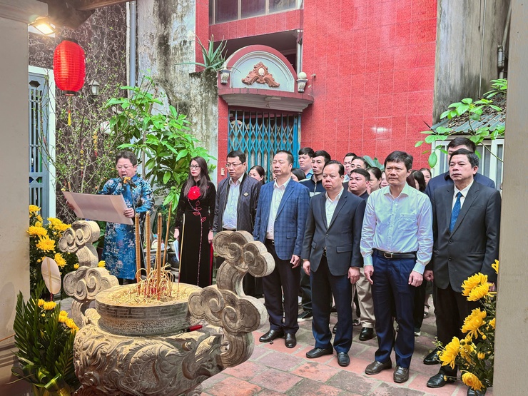 TRANG TRỌNG LỄ DÂNG HƯƠNG TẠI Y MIẾU THĂNG LONG 
NHÂN RẰM THÁNG GIÊNG NĂM BÍNH NGỌ 2026
- Ảnh 2.