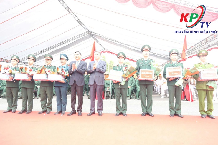 Xã Kiều Phú cùng với các địa phương hoàn thành công tác giao quân tập trung năm 2026, tại Quảng trường Trạng Bùng- Phùng Khắc Khoan xã Thạch Thất thành phố Hà Nội- Ảnh 9.