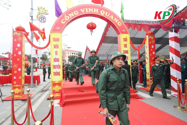 Xã Kiều Phú cùng với các địa phương hoàn thành công tác giao quân tập trung năm 2026, tại Quảng trường Trạng Bùng- Phùng Khắc Khoan xã Thạch Thất thành phố Hà Nội- Ảnh 12.