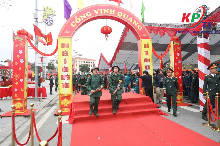 Xã Kiều Phú cùng với các địa phương hoàn thành công tác giao quân tập trung năm 2026, tại Quảng trường Trạng Bùng- Phùng Khắc Khoan xã Thạch Thất thành phố Hà Nội- Ảnh 11.