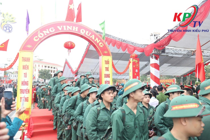 Xã Kiều Phú cùng với các địa phương hoàn thành công tác giao quân tập trung năm 2026, tại Quảng trường Trạng Bùng- Phùng Khắc Khoan xã Thạch Thất thành phố Hà Nội- Ảnh 13.