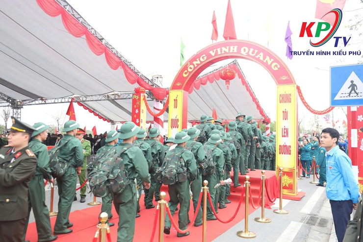 Xã Kiều Phú cùng với các địa phương hoàn thành công tác giao quân tập trung năm 2026, tại Quảng trường Trạng Bùng- Phùng Khắc Khoan xã Thạch Thất thành phố Hà Nội- Ảnh 14.