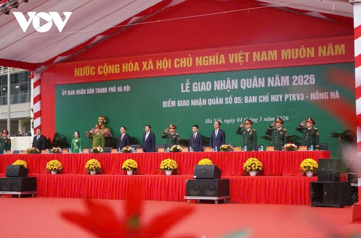 Thanh niên phường Từ Liêm hăng hái lên đường thực hiện nghĩa vụ quân sự và nghĩa vụ tham gia Công an nhân dân năm 2026- Ảnh 2.