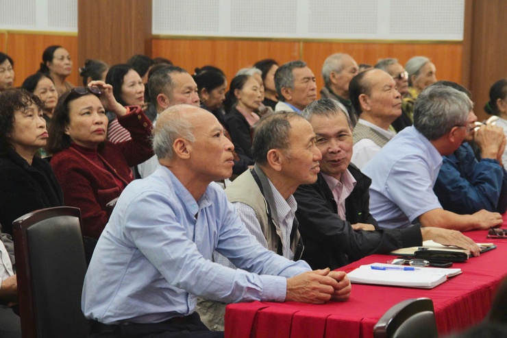 Ứng cử viên đại biểu HĐND phường Long Biên tiếp xúc cử tri tại đơn vị bầu cử số 05- Ảnh 5.