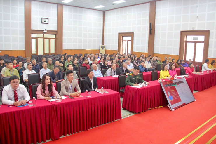 Ứng cử viên đại biểu HĐND phường Long Biên tiếp xúc cử tri tại đơn vị bầu cử số 05- Ảnh 1.