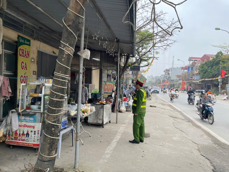 Công an xã Bình Minh ra quân giải tỏa hành lang giao thông, lập lại trật tự đô thị- Ảnh 3.