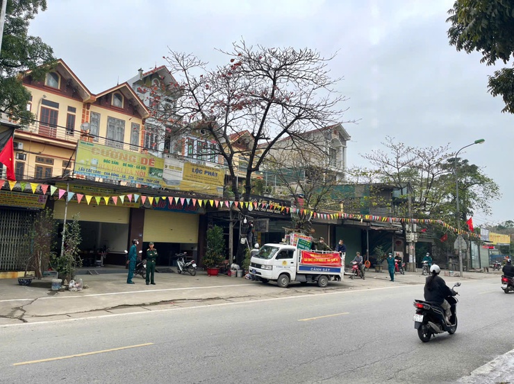 Công an xã Bình Minh ra quân giải tỏa hành lang giao thông, lập lại trật tự đô thị- Ảnh 1.