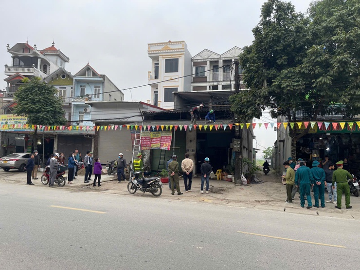 Công an xã Bình Minh ra quân giải tỏa hành lang giao thông, lập lại trật tự đô thị- Ảnh 2.