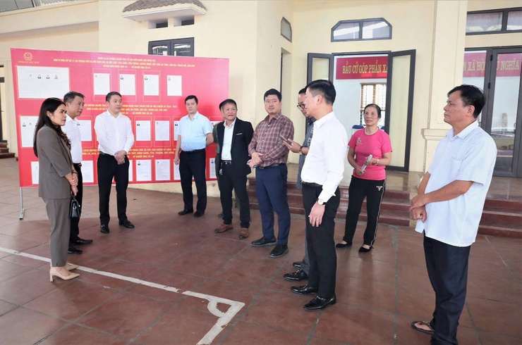 ĐỒNG CHÍ BÙI BẢO TUẤN – BÍ THƯ ĐẢNG ỦY XÃ KIỂM TRA CÔNG TÁC CHUẨN BỊ BẦU CỬ TẠI CÁC ĐƠN VỊ BẦU CỬ TRÊN ĐỊA BÀN XÃ SÓC SƠN- Ảnh 1.