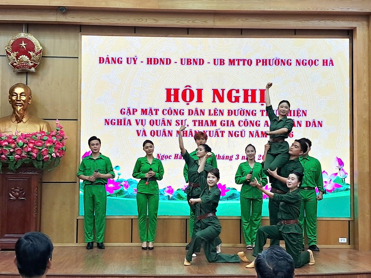 Phường Ngọc Hà gặp mặt thanh niên lên đường nhập ngũ năm 2026- Ảnh 1.