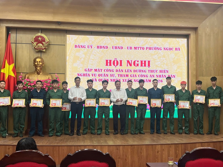 Phường Ngọc Hà gặp mặt thanh niên lên đường nhập ngũ năm 2026- Ảnh 2.