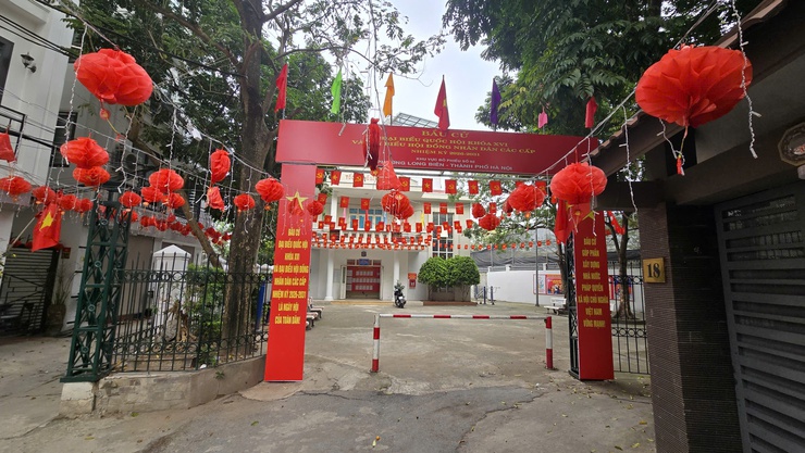 Long Biên đẩy mạnh tuyên truyền, cổ động trực quan hướng tới ngày bẩu cử 15/3/2026- Ảnh 3.